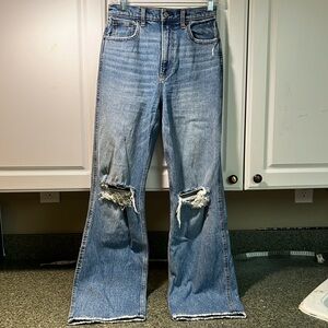 Abercrombie & Fitch
The 90s relaxed Ultra high-rise
Size: 4R/27
Color: blue wash